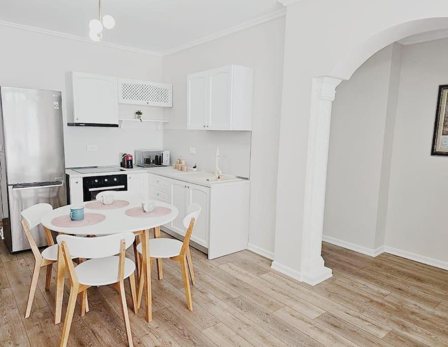 First Street Apartament *